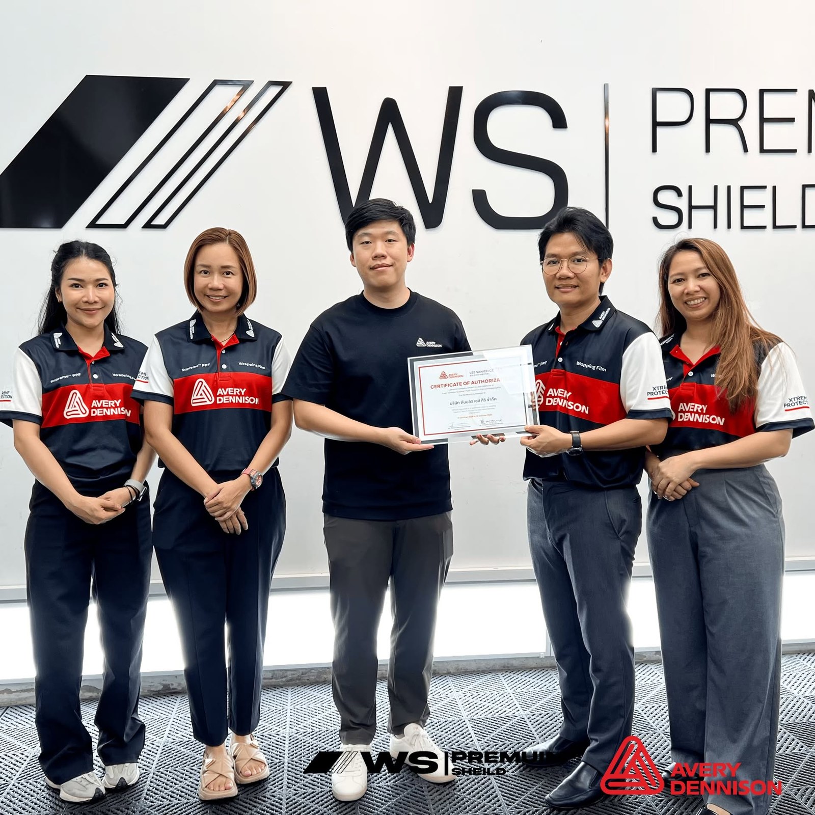 รับมอบใบรับรองตัวแทนจำหน่าย Avery Dennison